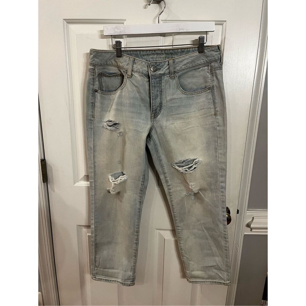 American Eagle Boy Crop Light Wash Distressed Jeans sz 10 NWT